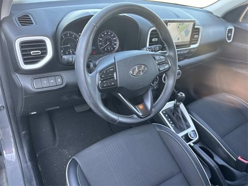 Used 2022 Hyundai Venue Limited image 14