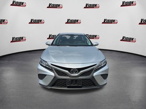 Used 2018 Toyota Camry SE image 2