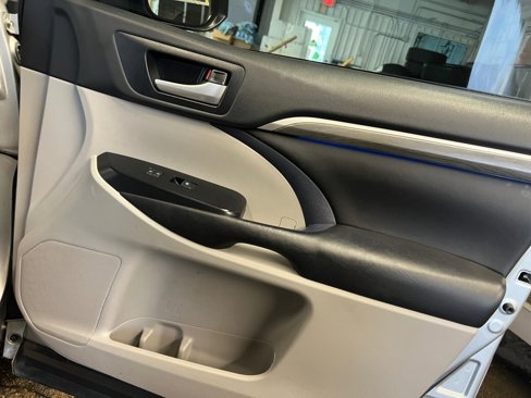 Used 2017 Toyota Highlander Limited image 35