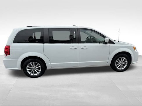 Used 2019 Dodge Grand Caravan SXT w/ Driver Convenience Group image 5