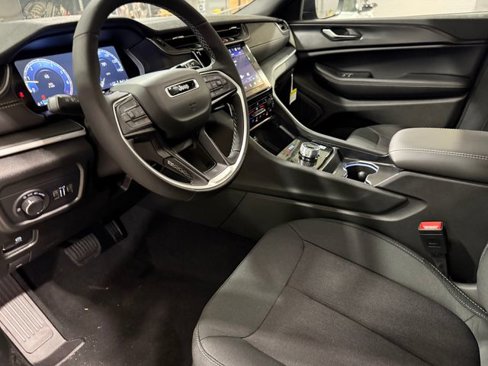 New 2025 Jeep Grand Cherokee L Laredo image 19