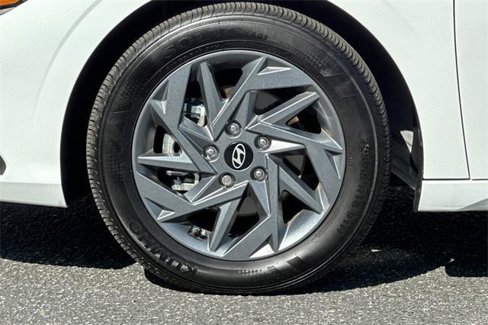 Certified 2024 Hyundai Elantra SEL image 27