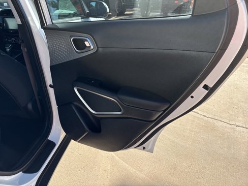 Used 2023 Kia Soul LX w/ LX Technology Package image 21