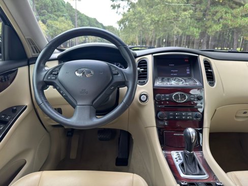 Used 2017 INFINITI QX50 AWD w/ Deluxe Touring Package image 3