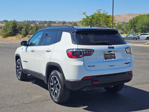 Used 2024 Jeep Compass Trailhawk image 4