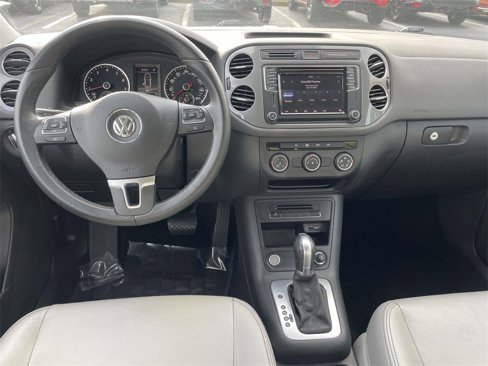 Used 2017 Volkswagen Tiguan Limited image 8