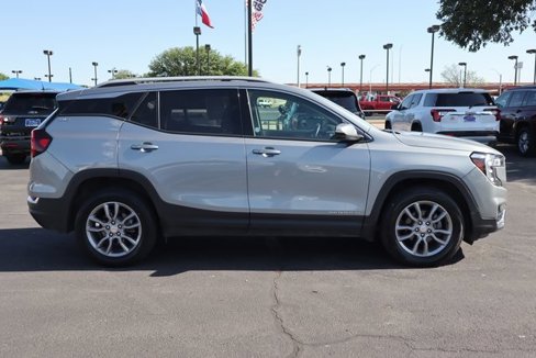 Used 2024 GMC Terrain SLT image 13