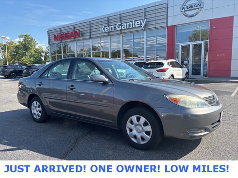 Used 2004 Toyota Camry LE image 1