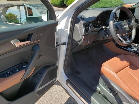 Used 2025 Audi Q5 2.0T Premium Plus w/ Premium Plus Package image 8