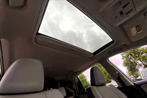 Used 2018 Toyota RAV4 Limited image 13