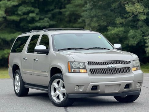 Used 2007 Chevrolet Suburban LTZ w/ LTZ Preferred Equipment Group image 2