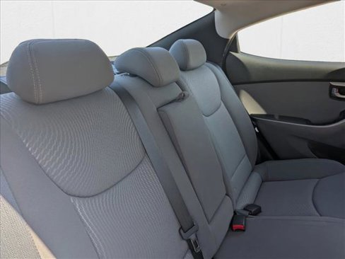 Used 2015 Hyundai Elantra SE image 18
