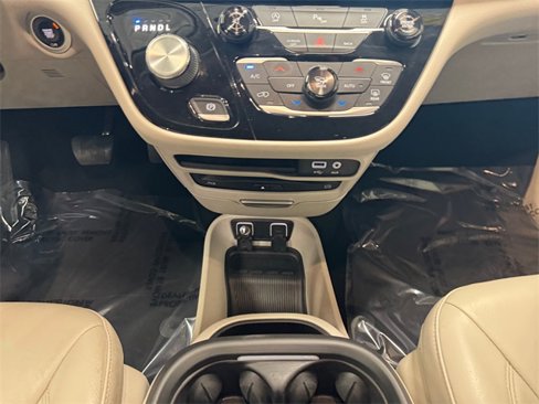 Used 2017 Chrysler Pacifica Touring-L Plus image 14