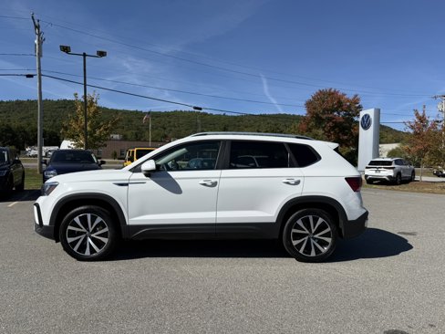Certified 2022 Volkswagen Taos SE image 8