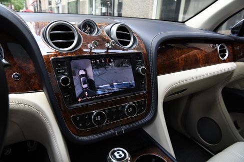 Used 2018 Bentley Bentayga image 15