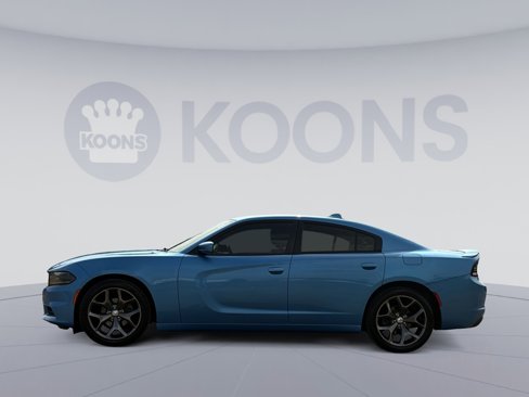 Used 2015 Dodge Charger SXT w/ Driver Confidence Group image 2