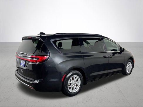 Used 2022 Chrysler Pacifica Touring-L image 6