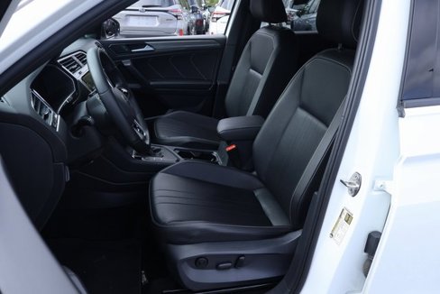 Used 2022 Volkswagen Tiguan SE R-Line image 12