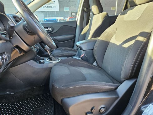 Used 2016 Jeep Cherokee Latitude w/ Comfort/Convenience Group image 15