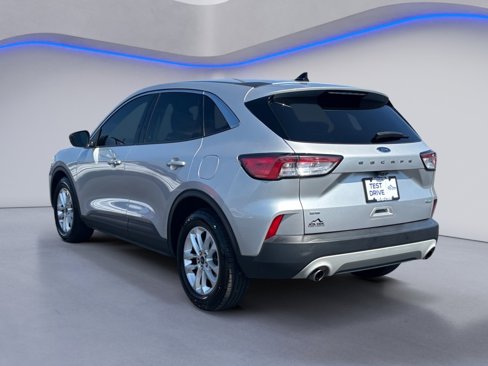 Used 2020 Ford Escape SE image 11