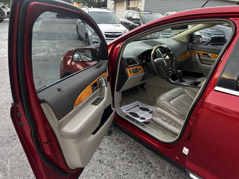 Used 2012 Lincoln MKX AWD image 11