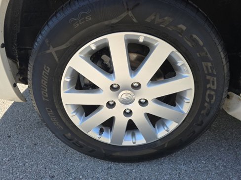 Used 2011 Chrysler Town & Country Touring-L w/ Driver Convenience Group image 11