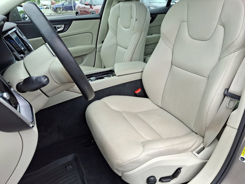 Used 2020 Volvo S60 T6 Momentum w/ Protection Package image 13