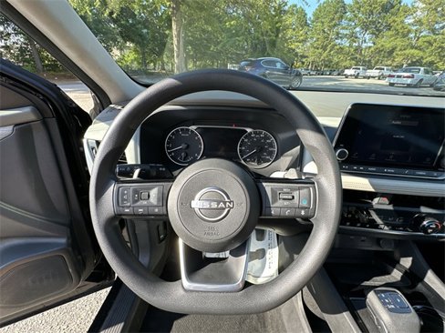 Used 2023 Nissan Rogue SV image 14