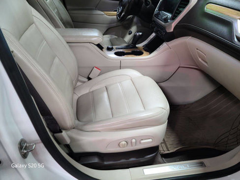 Used 2017 GMC Acadia Denali image 16