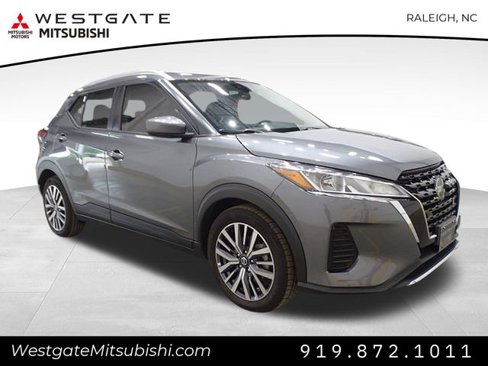 Used 2021 Nissan Kicks SV image 1