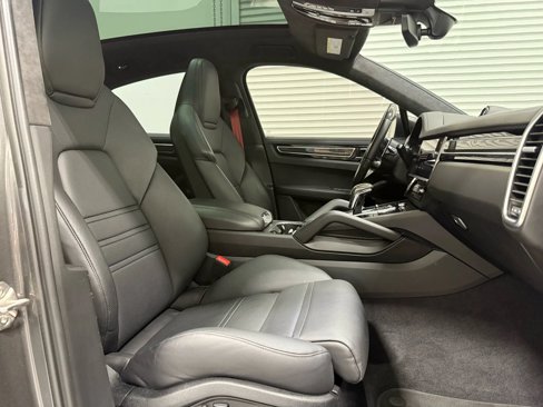 Used 2023 Porsche Cayenne GTS image 38