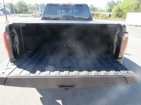 Used 2024 GMC Sierra 2500 AT4 w/ Technology Package image 4