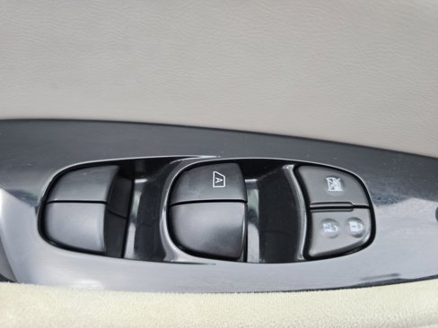 Used 2012 Nissan Leaf SL image 28