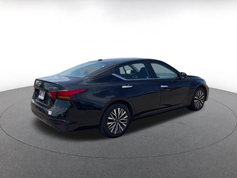 Used 2023 Nissan Altima 2.5 SV image 14