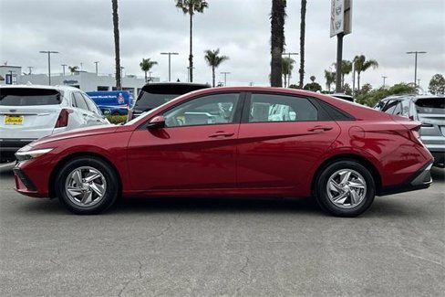 Used 2025 Hyundai Elantra SE image 7