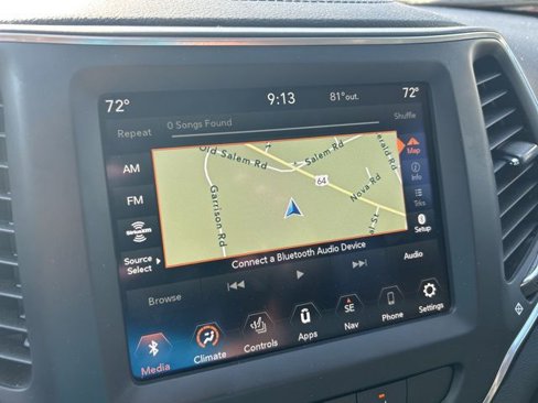 Used 2023 Jeep Cherokee Altitude Lux image 16