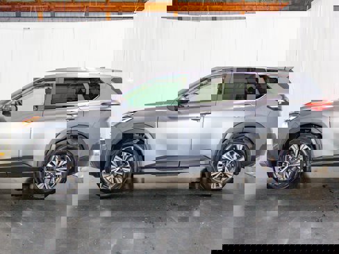 Used 2023 Nissan Rogue SV image 5