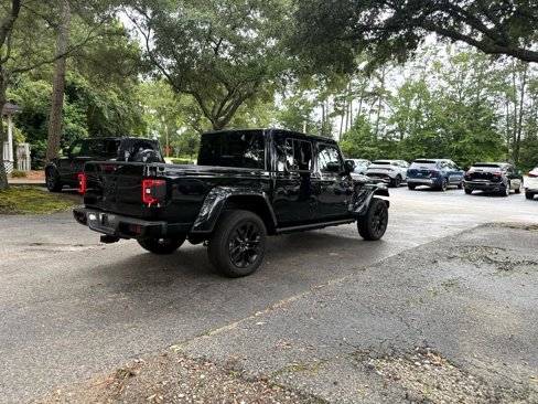 Used 2022 Jeep Gladiator Overland image 5