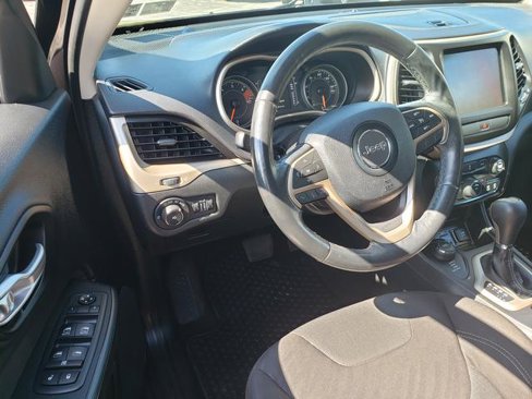 Used 2016 Jeep Cherokee Latitude w/ Cold Weather Group image 10