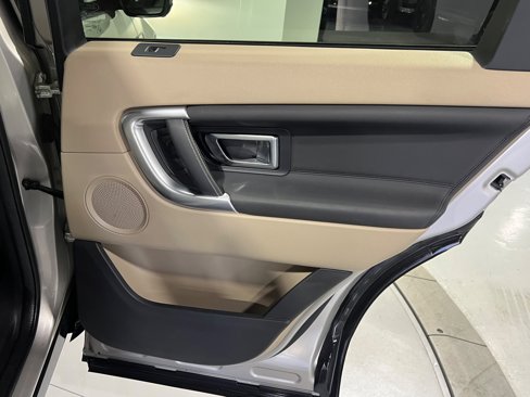 Used 2017 Land Rover Discovery Sport HSE image 30