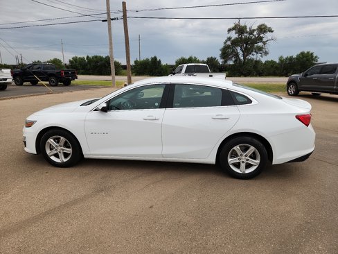 Used 2024 Chevrolet Malibu LT image 2