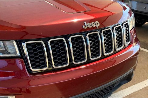 Used 2018 Jeep Grand Cherokee Laredo image 28