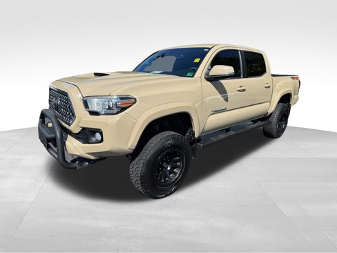 Used 2018 Toyota Tacoma TRD Sport image 3