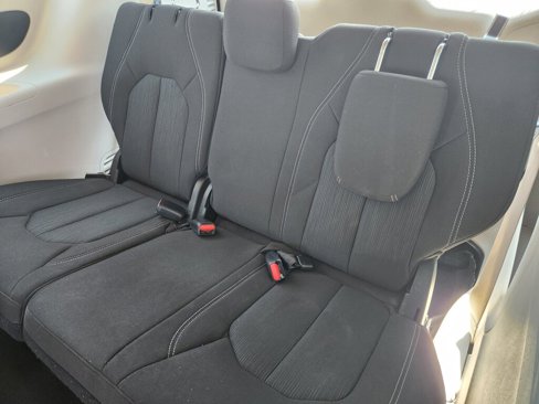 Used 2023 Chrysler Voyager LX image 10