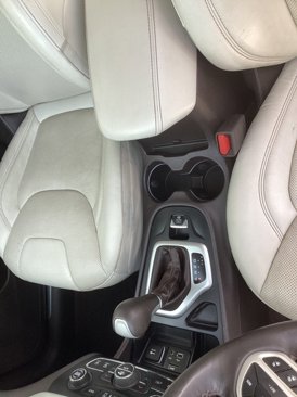 Used 2017 Jeep Cherokee Overland w/ Technology Group image 28