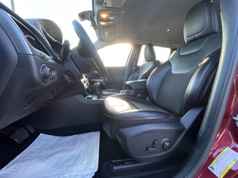 Used 2020 Jeep Cherokee Latitude Plus image 14