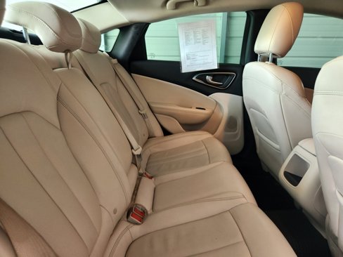 Used 2017 Chrysler 200 Limited Platinum image 38