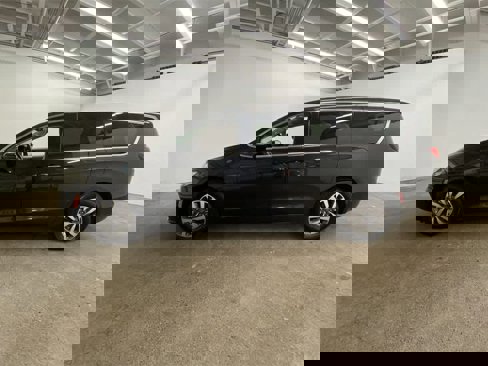 Used 2024 Chrysler Pacifica Select image 3