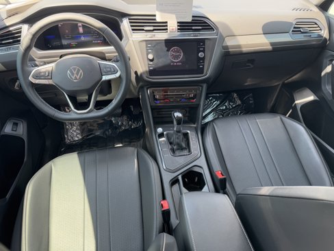 Certified 2022 Volkswagen Tiguan SE image 13
