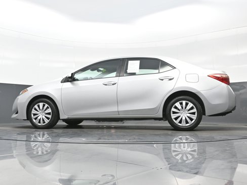 Used 2019 Toyota Corolla LE image 26